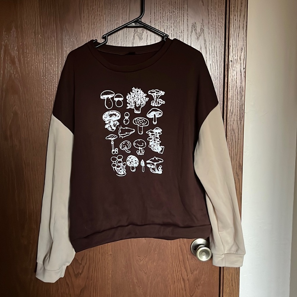 Mushroom crewneck size XL